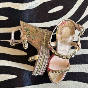 Loubotin wedges